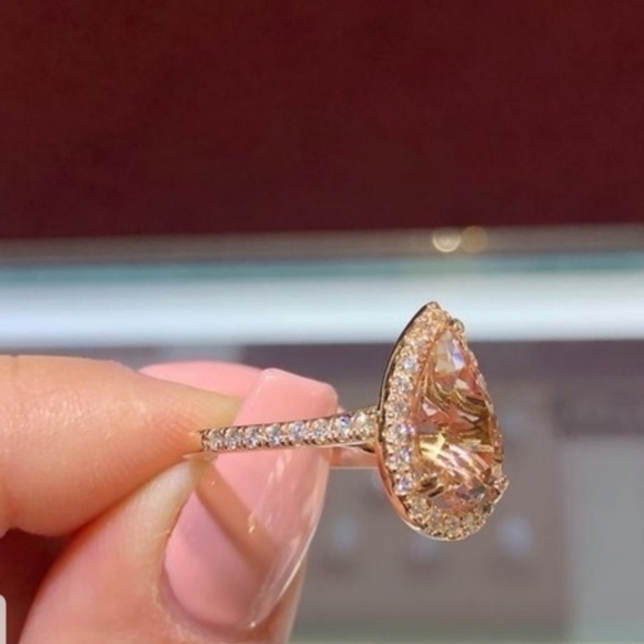 💍💍Breathtaking! Pear Shape Apricot/Clear CZ Ring in ROSE GOLD plating💍💍 - Picture 5 of 14
